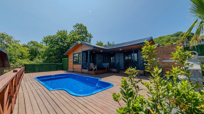 Sakarya Sapanca Nailiye 2 Kişilik Jakuzili Bungalov Göl Manzaralı SFRS1000-100