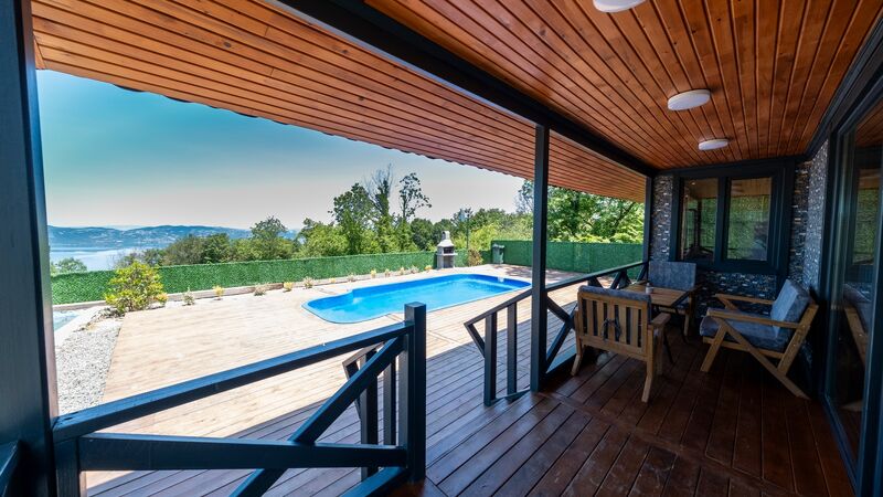 Sakarya Sapanca Nailiye 2 Kişilik Jakuzili Bungalov Göl Manzaralı SFRS1000-102