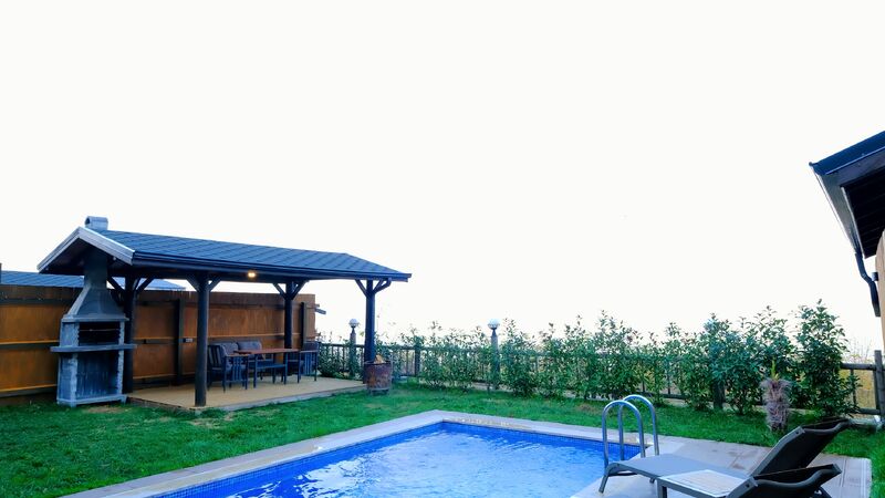 Sakarya Sapanca Uzunkum Mevkii Göl Manzaralı Bungalov SFRS-001