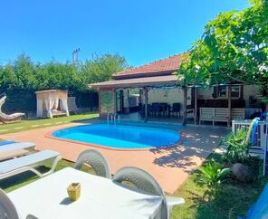 Sakarya Sapanca Hacımercan Mevkii 4 Kişilik Isıtmalı Havuzlu Doğa Manzaralı Kır Evi SFR1000-96